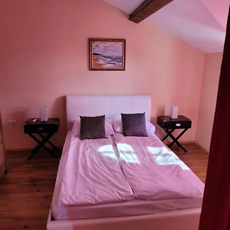 ゲストハウス Favorita 3*