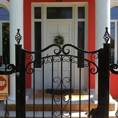 Favorita בית הארחה אפורי סוד