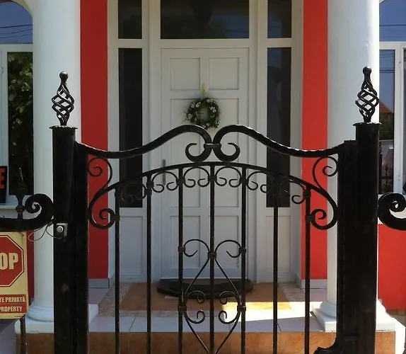 Favorita בית הארחה אפורי סוד